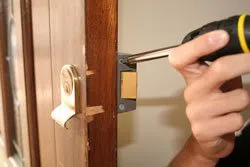 Locksmith Key Store Tampa, FL 813-778-0026 - lock-opening